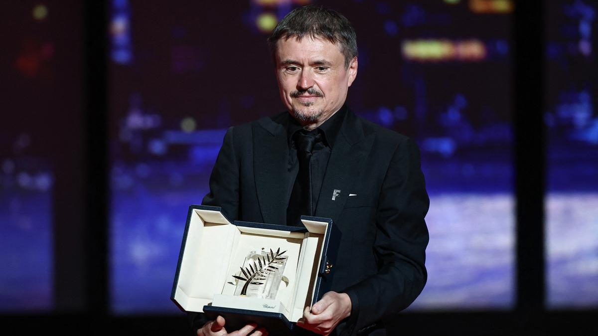 Director Cristian Mungiu, Palme d'Or award winner for the film "Fjord", poses  on stage during the closing ceremony of the 79th Cannes Film Festival in Cannes, France, May 23, 2026. REUTERS/Sarah Meyssonnier