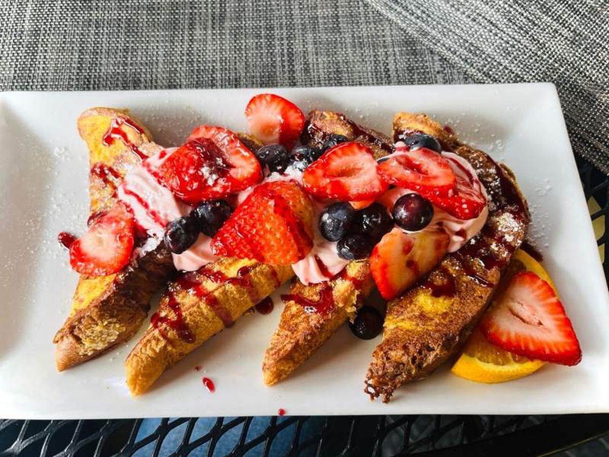  French toast at Mon Amie Morning Cafe. Photo credit: Sarah Burnett 