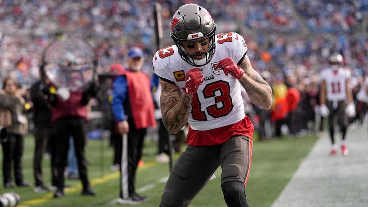  Dec 21, 2025; Charlotte, North Carolina, USA; Tampa Bay Buccaneers wide receiver Mike Evans (13) reacts a touchdown during the first half against the Carolina Panthers at Bank of America Stadium. Mandatory Credit: Jim Dedmon-Imagn Images | Jim Dedmon-Imagn Images 
