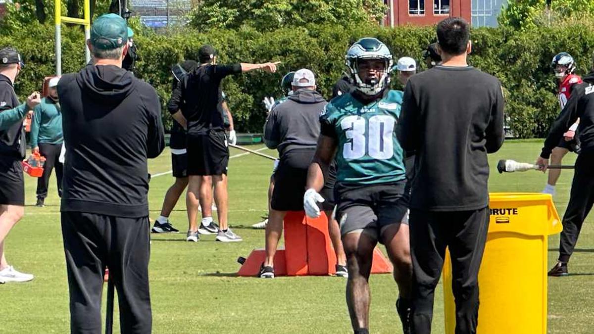  Veteran RB Khalil Herbert was on hand at Eagles' rookie camp as a tryout player on May 1, 2026. | John McMullen/Eagles On SI 