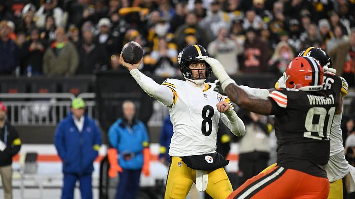  Dec 28, 2025; Cleveland, Ohio, USA; Pittsburgh Steelers quarterback Aaron Rodgers (8) throws in the fourth quarter against the Cleveland Browns at Huntington Bank Field. Mandatory Credit: Ken Blaze-Imagn Images | Ken Blaze-Imagn Images 