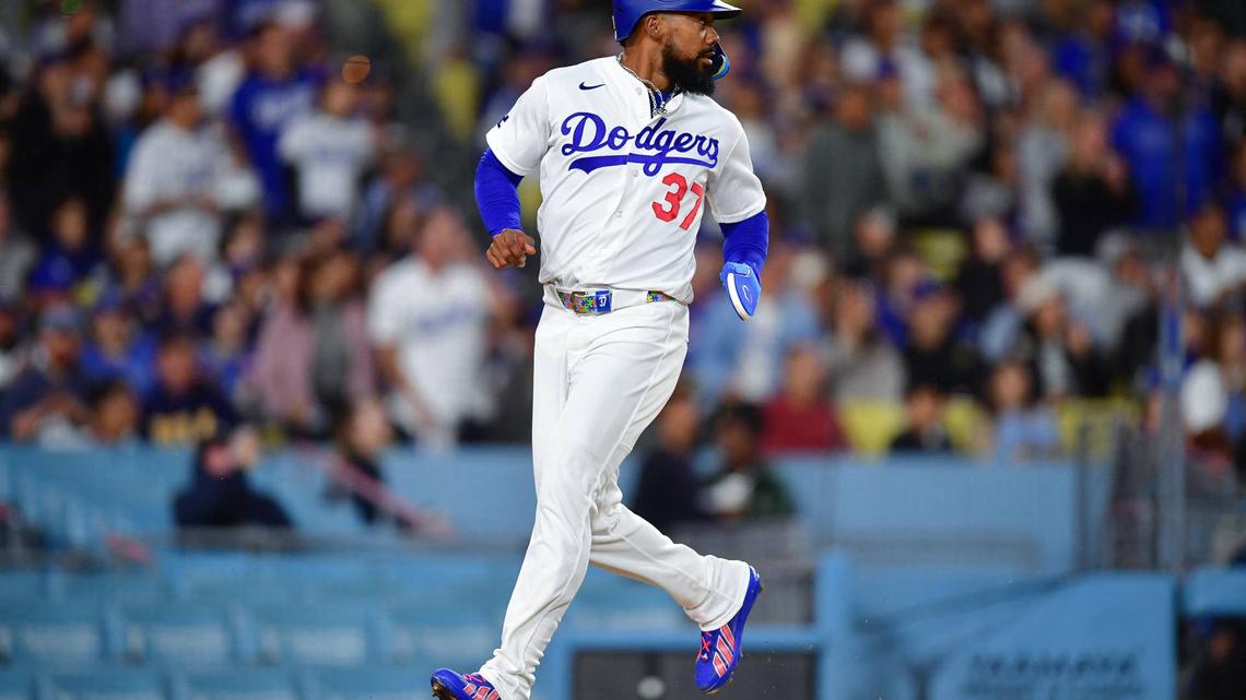 Dodgers Reveal Severity of Teoscar Hernández Injury