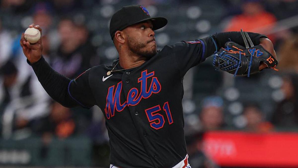  Apr 24, 2026; New York City, New York, USA; New York Mets pitcher Freddy Peralta (51) delivers a pitch during the first inning against the Colorado Rockies at Citi Field. | Vincent Carchietta-Imagn Images 