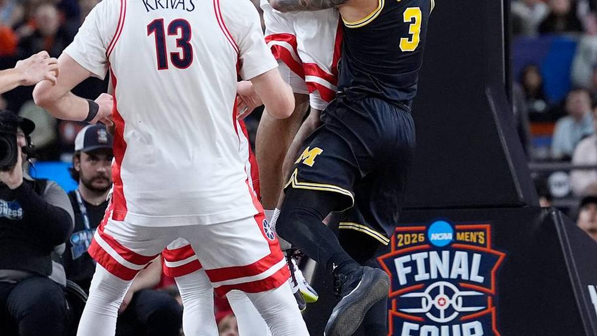  Arizona forward Koa Peat (10) blocks a shot by Michigan guard Elliot Cadeau (3) in the first half of their Final Four game at Lucas Oil Stadium in Indianapolis on Saturday, April 4, 2026. | Junfu Han / USA TODAY NETWORK via Imagn Images 