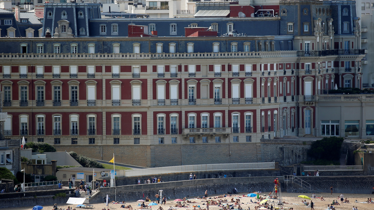 A general view shows the beach and the Hotel du Palais summit venue ahead of the G7 Summit in the French coastal resort of Biarritz, France, August 21, 2019.  REUTERS/Regis Duvignau