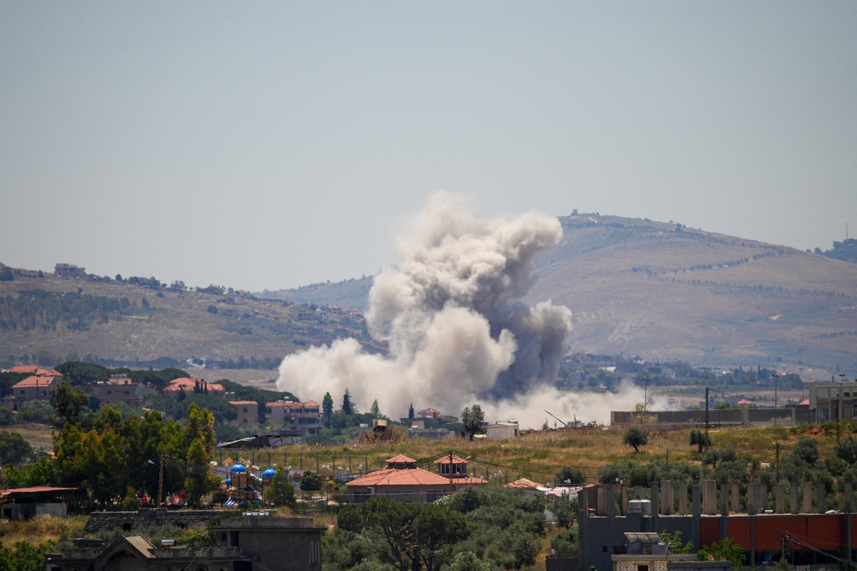 Smoke billows from southern Lebanon, following Israeli strikes, as seen from Nabatieh, Lebanon, June 4, 2026. REUTERS/Stringer