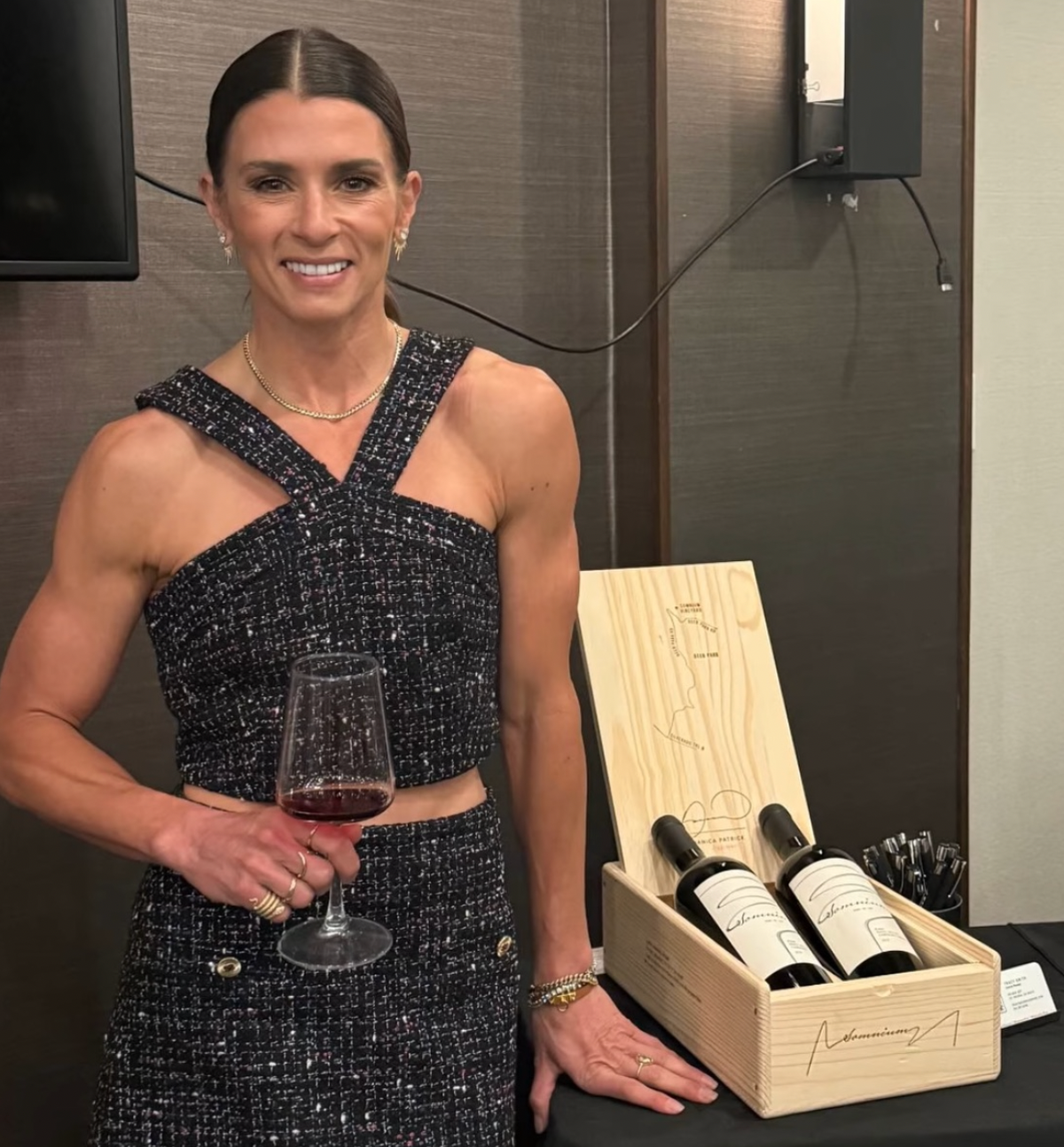  Danica Patrick's dress photo. 