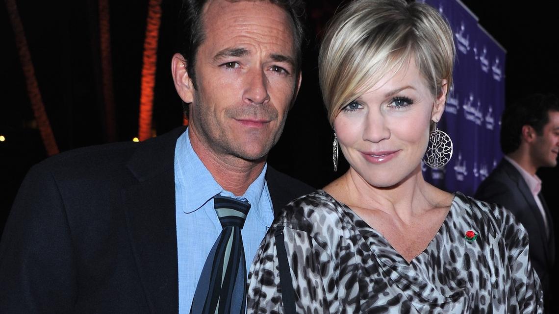 Jennie Garth Says Love for Luke Perry Led to 'Trust and Intimacy' Issues 