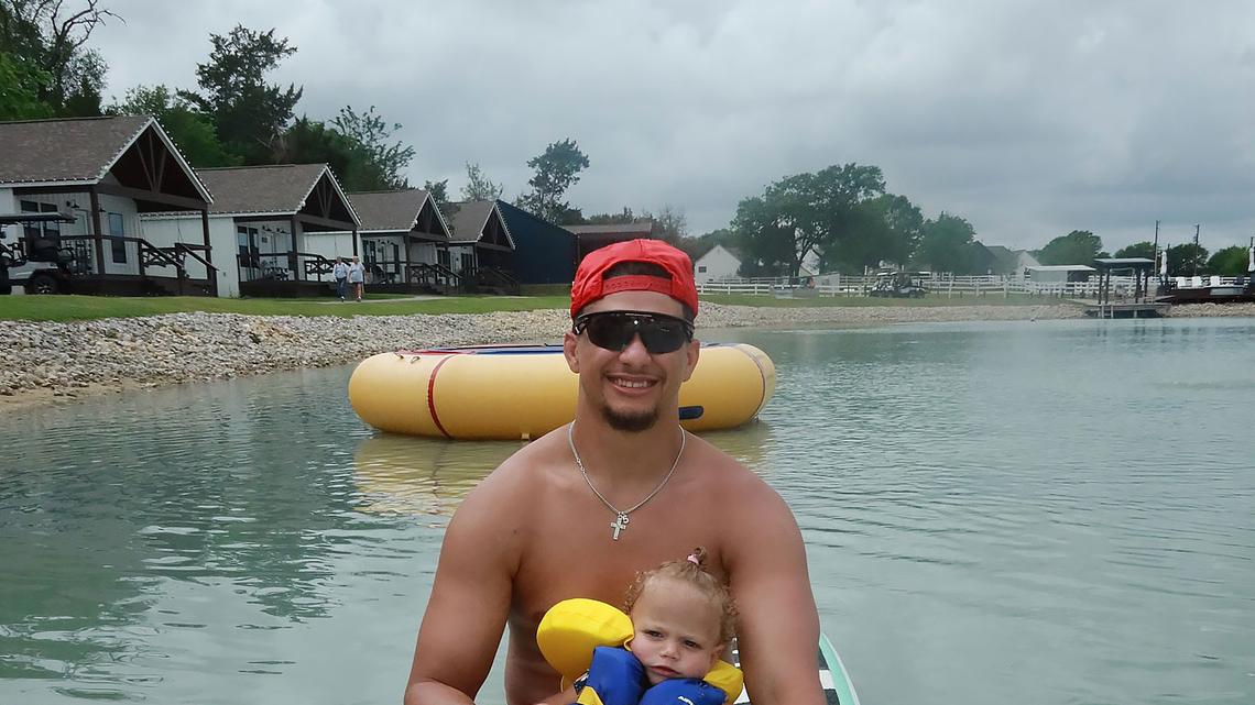 Patrick Mahomes Shows Intense Scar on His Knee 4 Months After ACL Surgery 