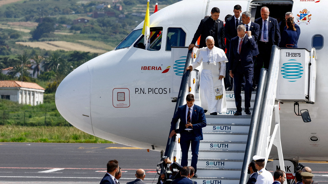 Pope's return home from Spain delayed as plane suffers technical issue 