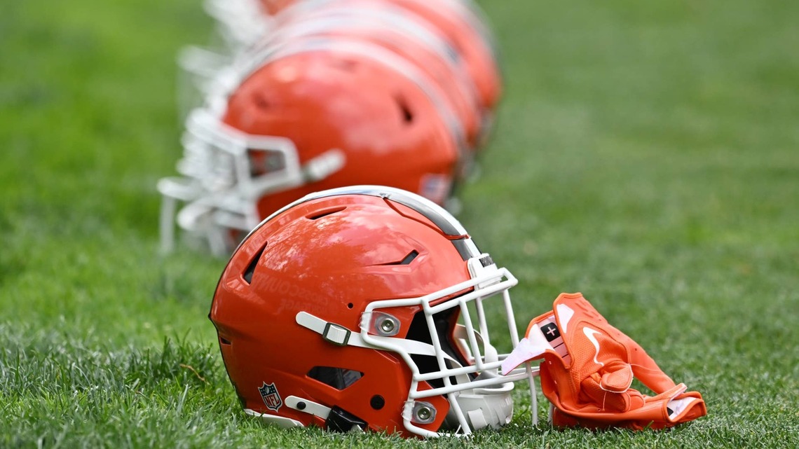 Cleveland Browns Make History With TE Dae'Quan Wright Decision 