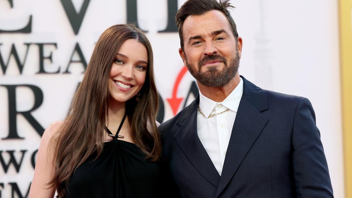 Justin Theroux, Nicole Brydon Bloom Walk Red Carpet Days After Son's Birth 