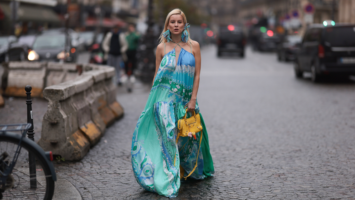 Muumuu Dresses Are the Unexpectedly Chic Staple Rich Moms Are Grabbing 