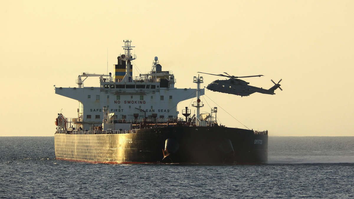 UK Royal Marine Commandos take part in a maritime interdiction operation on the vessel SMYRTOS off the south coast of England, June 14, 2026. The boarding, carried out with National Crime Agency officers, was part of a UK operation targeting vessels suspected of attempting to evade sanctions linked to Russia’s war in Ukraine, authorities said. UK MOD Crown/LPhot Hutchins/Handout via REUTERS