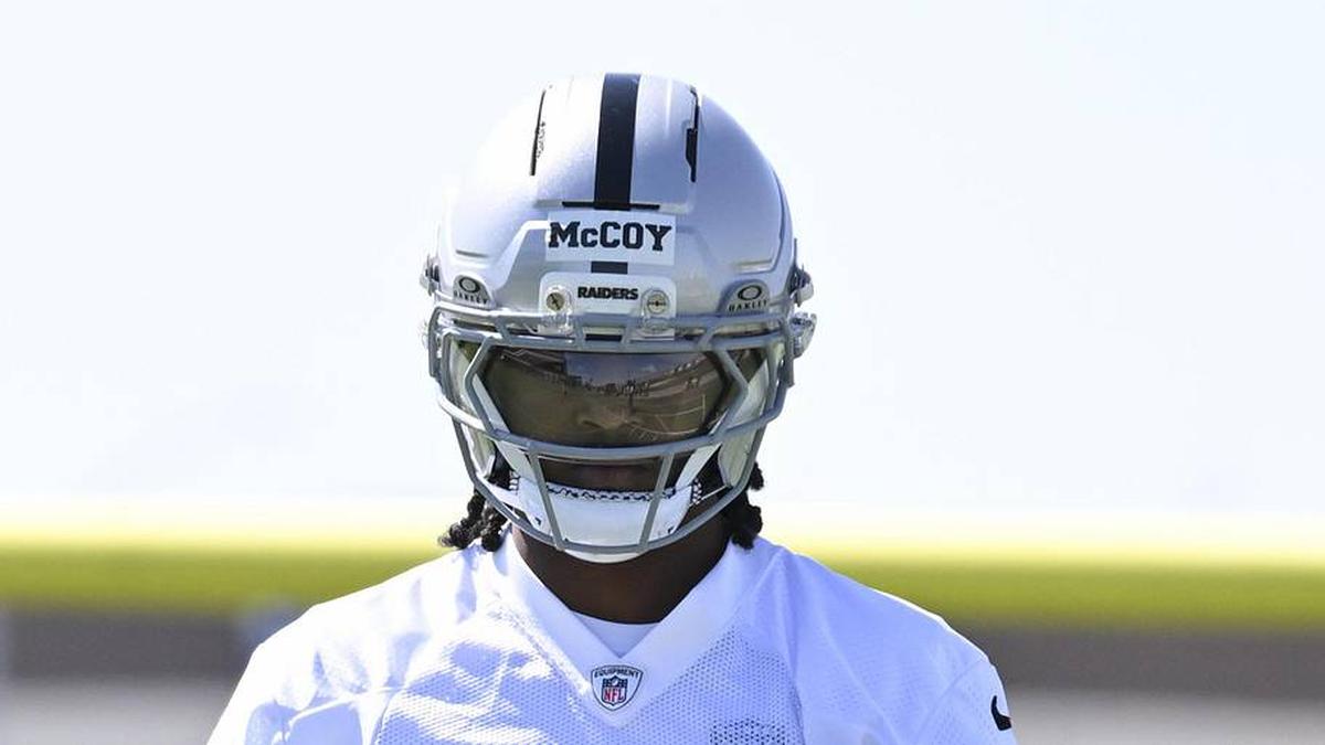  May 20, 2026; Henderson, NV, USA; Las Vegas Raiders cornerback Jermod McCoy (28) practices during organized team activities at Intermountain Health Performance Center. Mandatory Credit: Candice Ward-Imagn Images | Candice Ward-Imagn Images 
