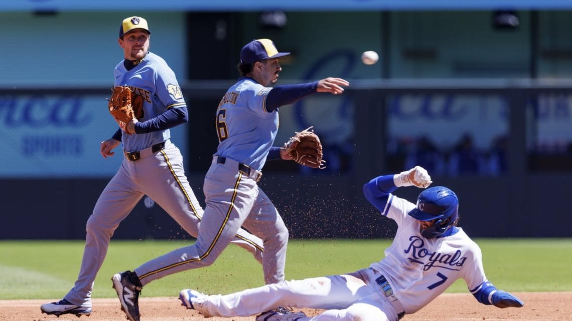 Garrett Mitchell lifts Brewers over Royals