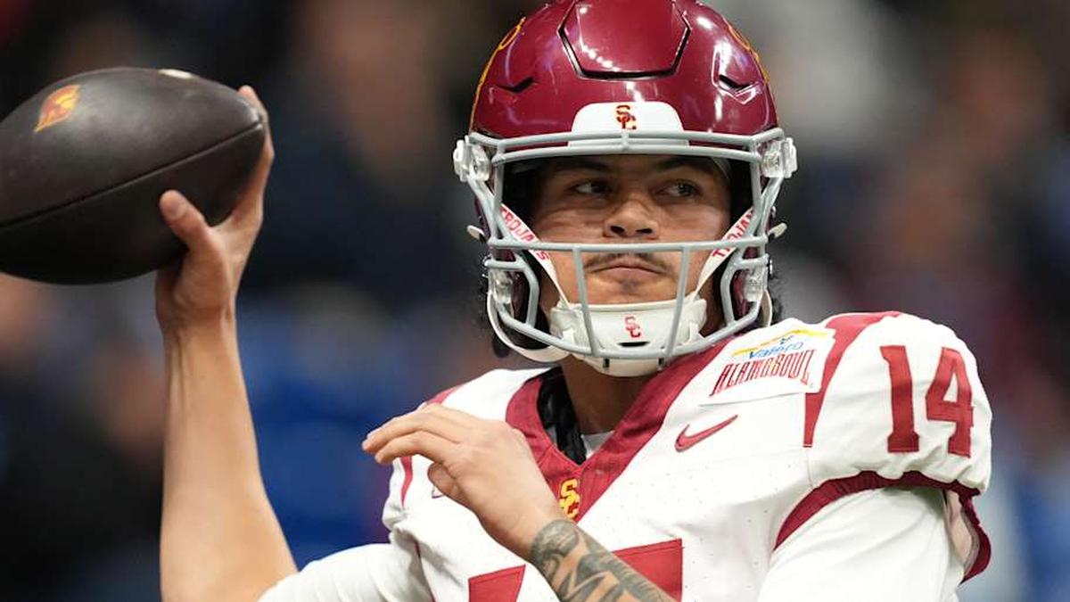 Dec 30, 2025; San Antonio, TX, USA; Southern California Trojans quarterback Jayden Maiava (14) throws the ball against the TCU Horned Frogs in the first half during the Alamo Bowl at Alamodome. Mandatory Credit: Kirby Lee-Imagn Images | Kirby Lee-Imagn Images 