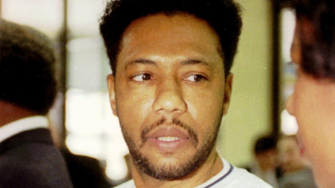 Chicago street gang leader Larry Hoover's clemency bid now in Gov. JB Pritzker's hands 