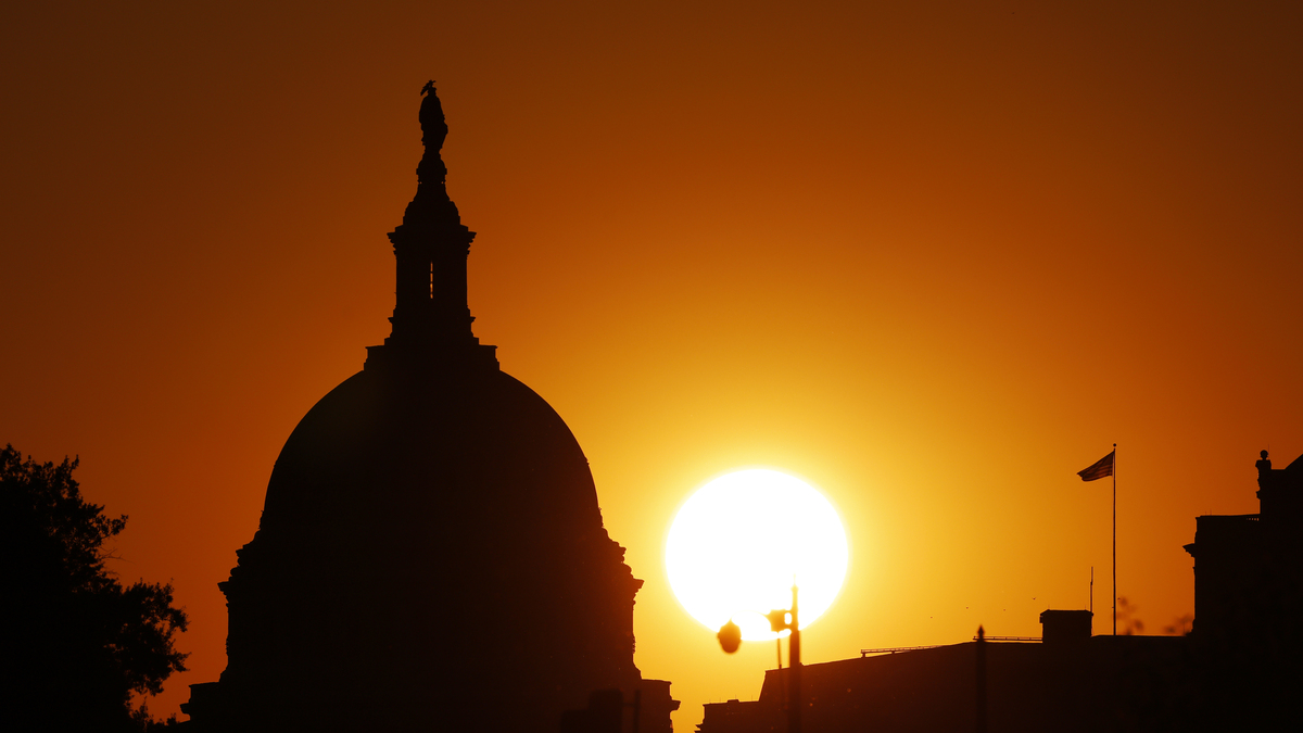 Local Weather U.S.. WASHINGTON, DC - JUNE 07: The sun sets behind the U.S. Capitol Building during a spring heat wave on June 7, 2026 in Washington, DC. (Photo by Kevin Carter/Getty Images)