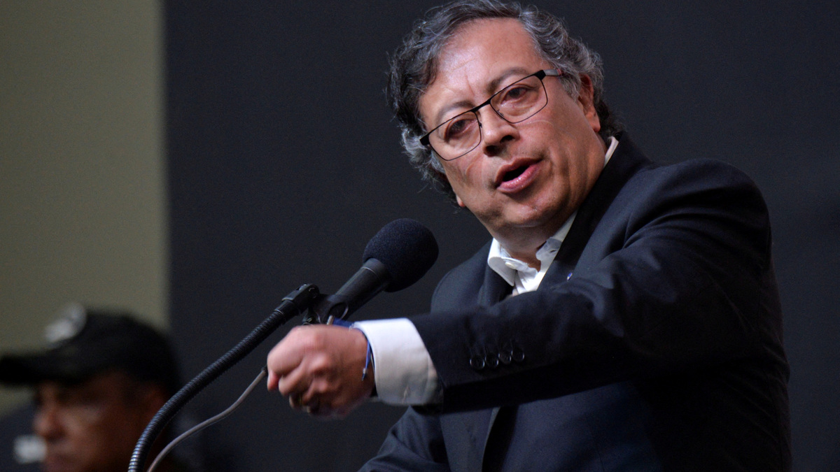 Colombian President Gustavo Petro speaks during an event with peace negotiators of Colombia's government and the National Liberation Army (ELN) rebels, in Bogota, Colombia August 3, 2023. REUTERS/Vannessa Jimenez