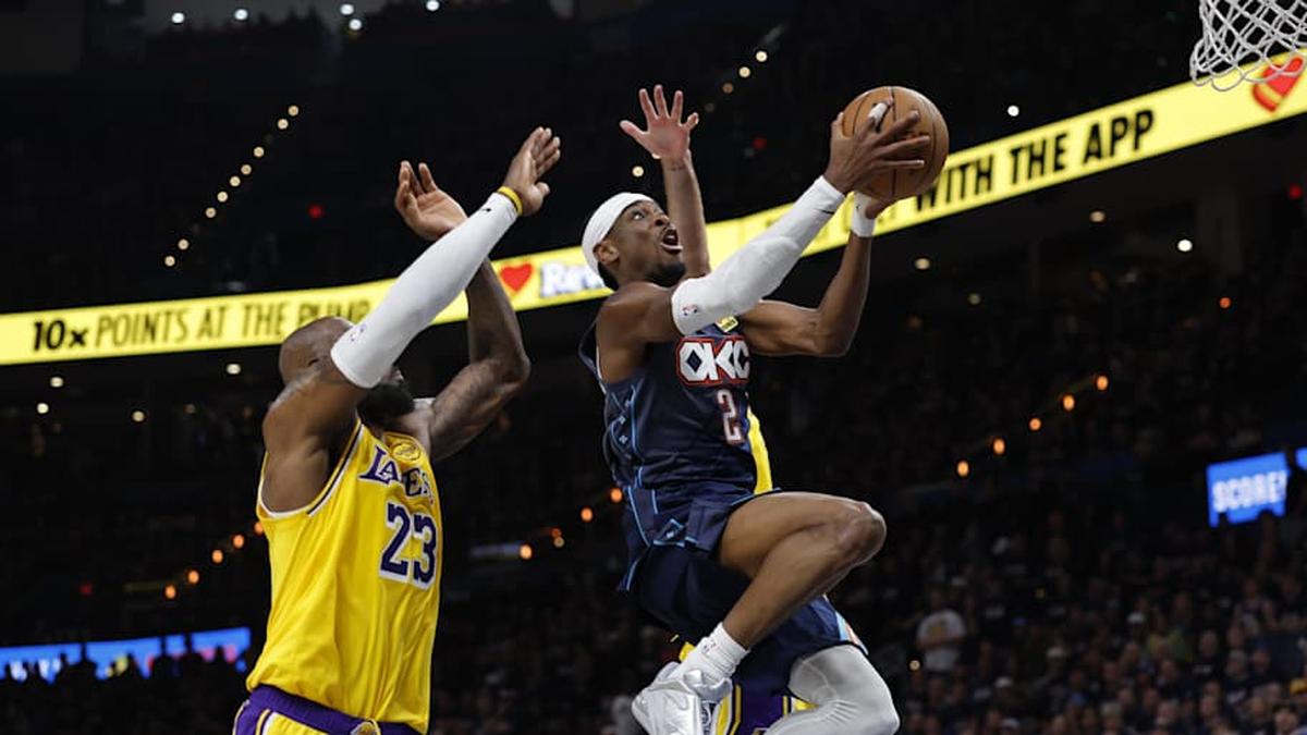  Shai Gilgeous-Alexander goes up for a basket in front of LeBron James | Alonzo Adams-Imagn Images 