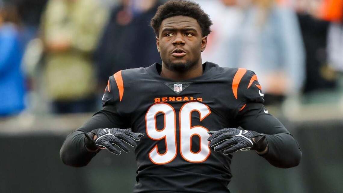 Falcons sign veteran DE Cameron Sample, activate OT Jawaan Taylor 