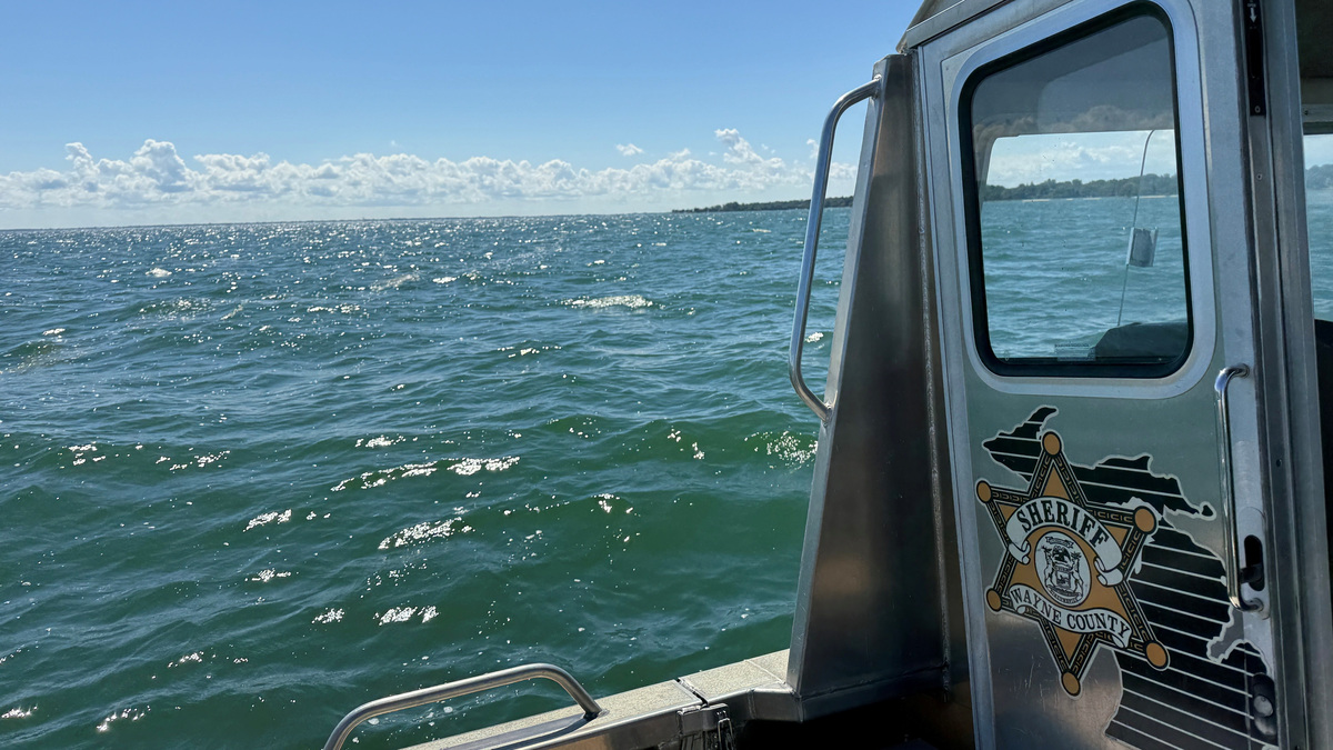 Body recovered in lake near Grosse Pointe Farms may be missing boater