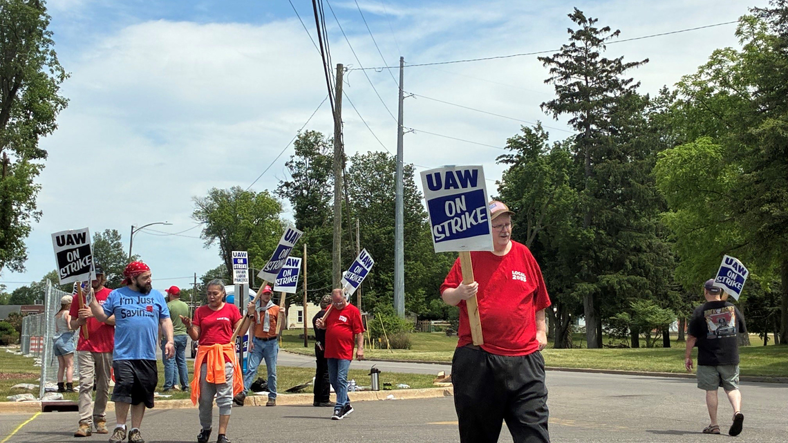 UAW ratifies deal, ends strike at key GM axle supplier Dauch