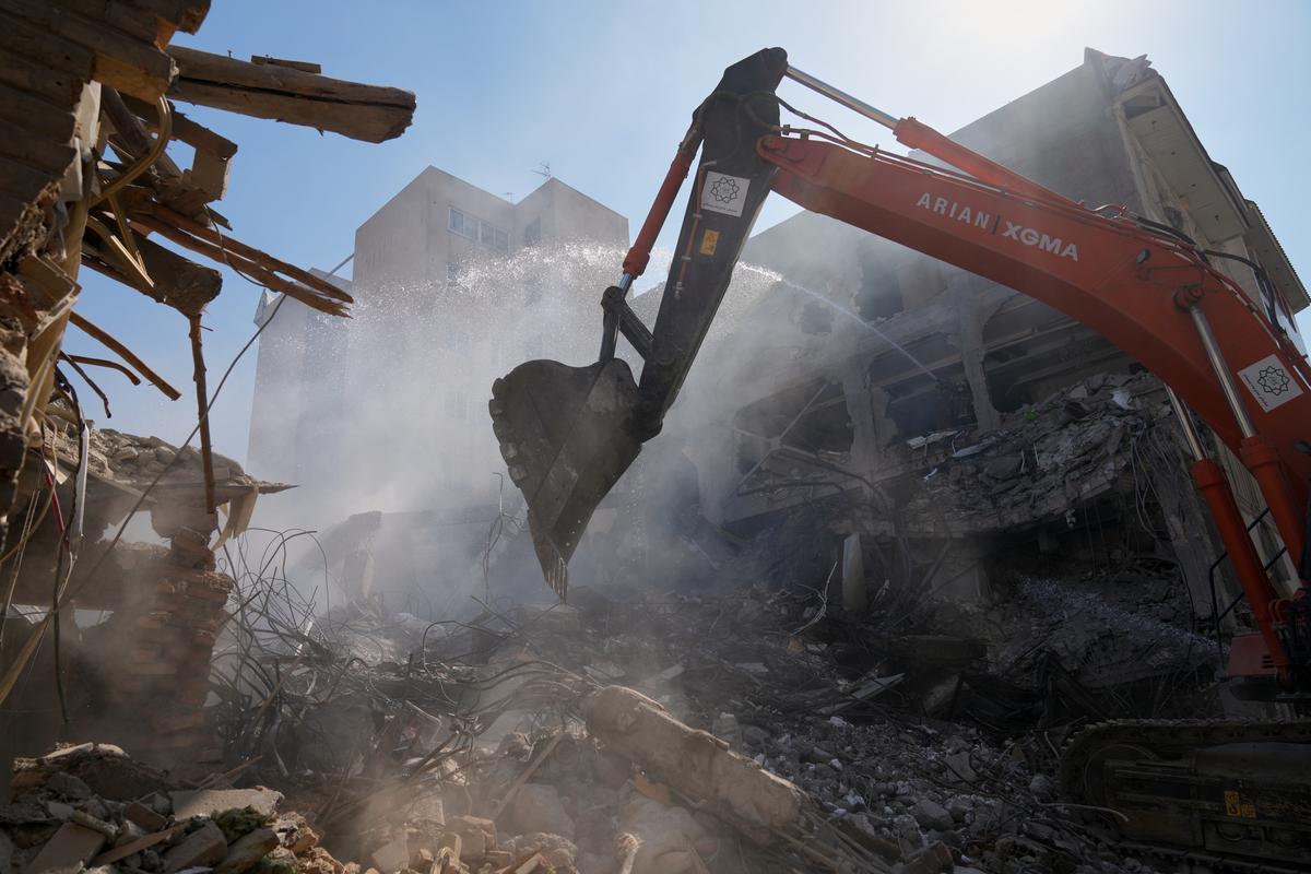  An excavator removes rubble at the site of a strike in Tehran, Iran, Tuesday, April 7, 2026. 