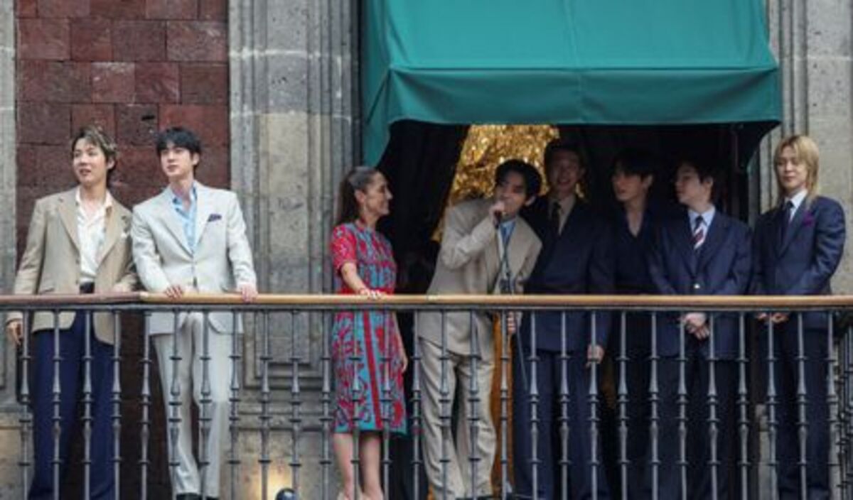 FILE PHOTO: V, of South Korean Kpop boy band BTS, speaks as Mexico's President Claudia Sheinbaum reacts alongside other members of the band, on a balcony of the National Palace ahead of a series of concerts on the BTS World Tour "Arirang" in Mexico City, Mexico, May 6, 2026. REUTERS/Luis Cortes/File Photo