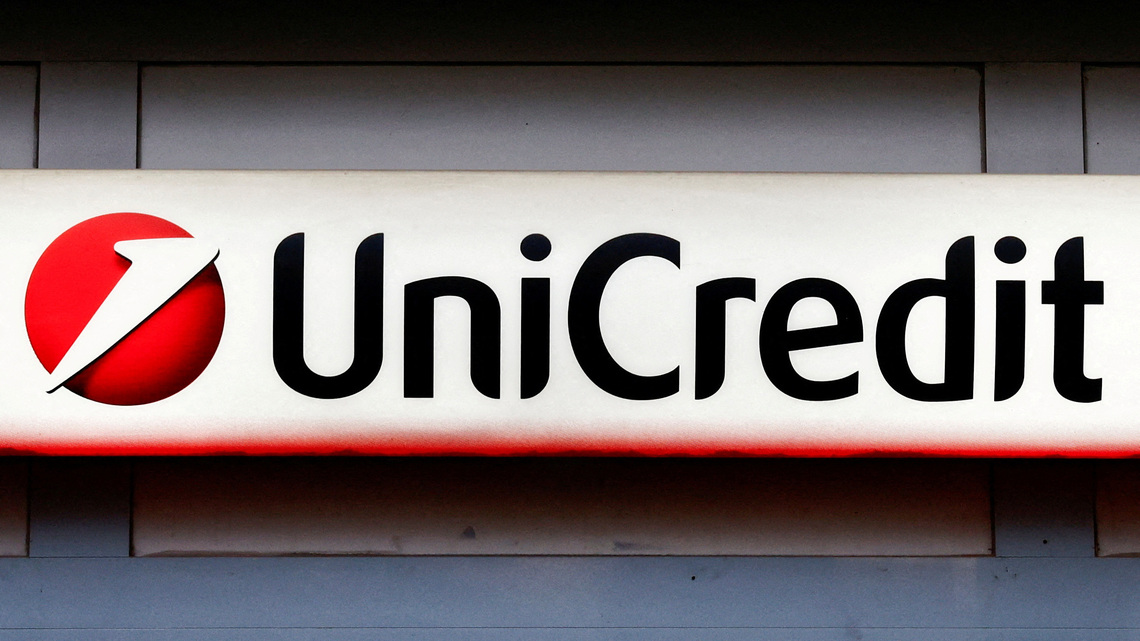 UniCredit, Commerzbank CEOs briefly spoke but did not start merger talks, source says 