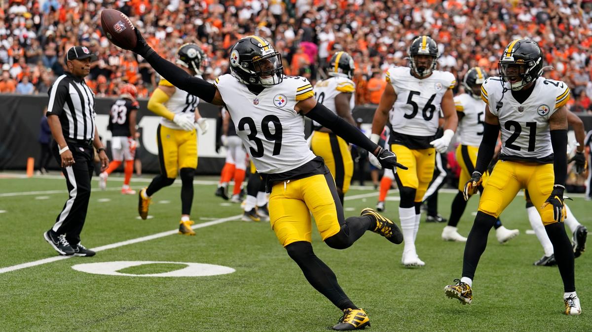 Pittsburgh Steelers safety Minkah Fitzpatrick (39) celebrates after returning an interception for a touchdown during the first half of an NFL football game against the Cincinnati Bengals, Sunday, Sept. 11, 2022, in Cincinnati. (AP Photo/Jeff Dean)