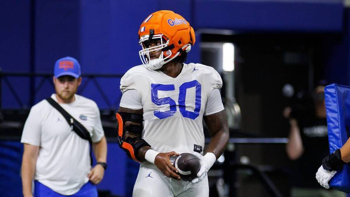  Florida offensive lineman Jason Zandamela (50) | Matt Pendleton / USA TODAY NETWORK via Imagn Images 