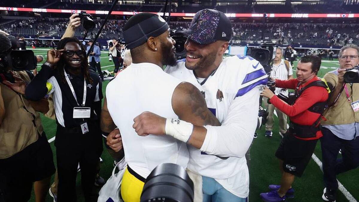  Micah Parsons reunited with Dak Prescott and his Cowboys teammates a month after he was traded to the Packers. | Kevin Jairaj-Imagn Images 