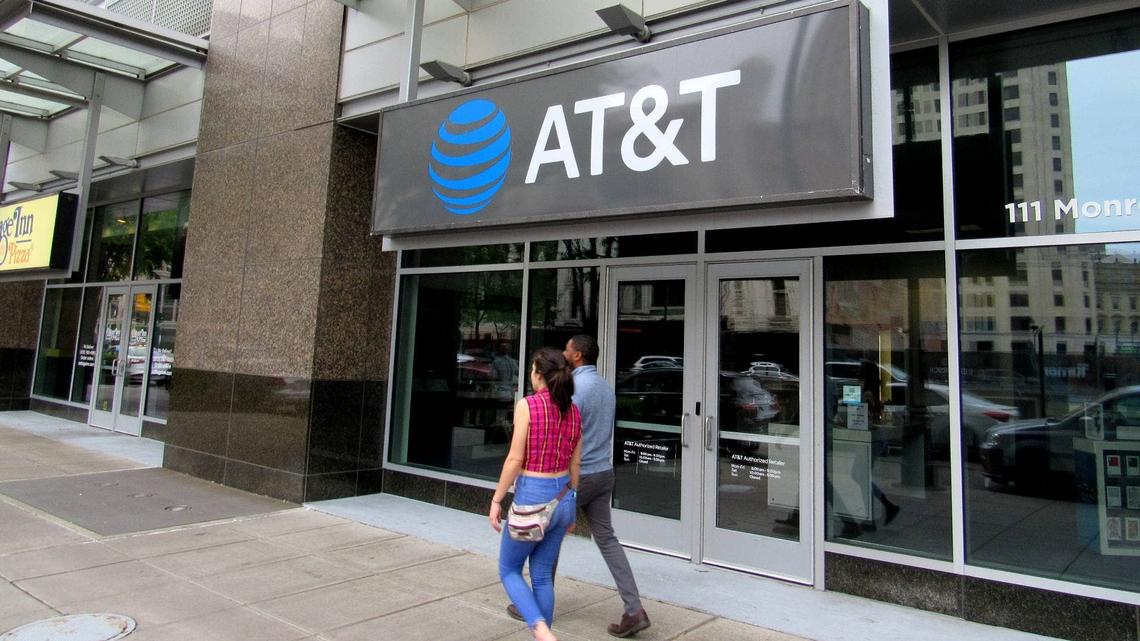 AT&T hopes new bundled offers will slow customer losses 