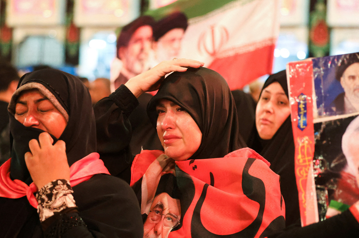 A woman reacts during a funeral procession for Iran's late Supreme Leader Ayatollah Ali Khamenei, who was killed on February 28 in Israeli and U.S. airstrikes, in Karbala, Iraq, July 9, 2026. REUTERS/Khalid Al-Mousily