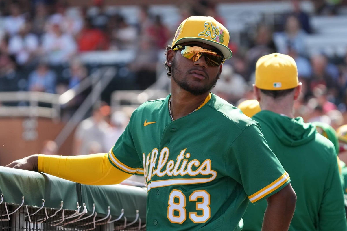  Athletics shortstop Leo de Vries (83) Rick Scuteri-Imagn Images