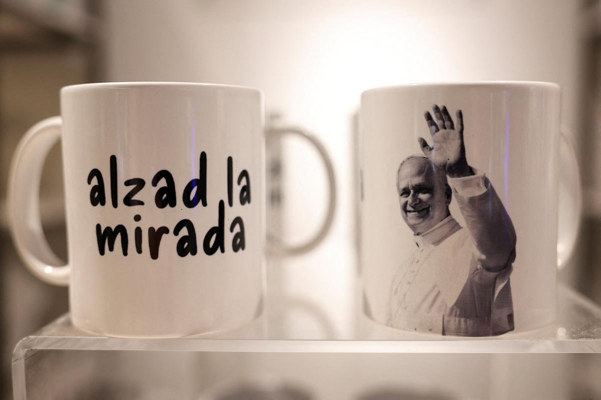 Mugs commemorating Pope Leo XIV's visit to Spain are displayed for sale at the El Corte Ingles department store chain in Madrid, Spain, June 2, 2026. REUTERS/Violeta Santos Moura