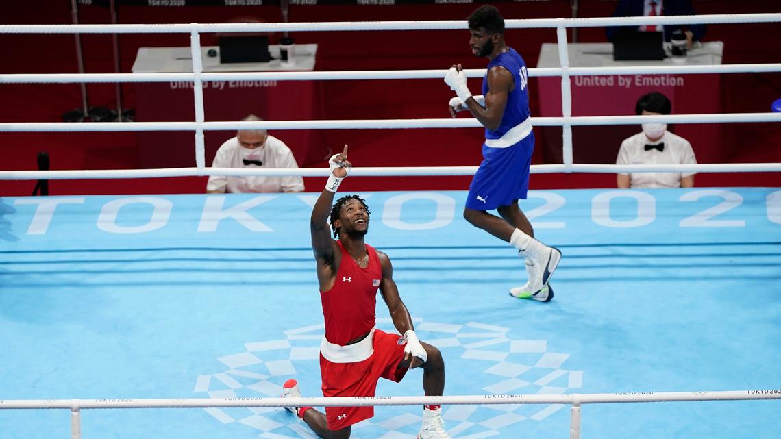 Andy Cruz (der.) y Keyshawn Davis en la pelea que celebraron por el título olímpico en el peso ligero en los Juegos de Tokio, el 8 de agosto de 2022 en Japón.