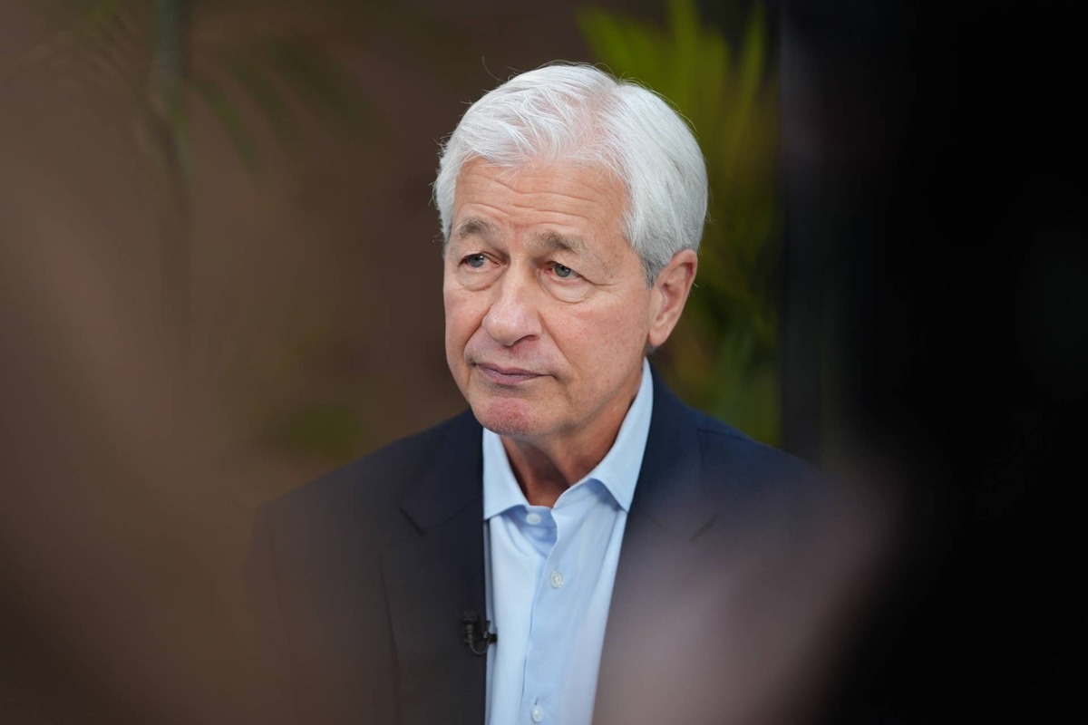  JPMorgan lays off 100s in Texas. 