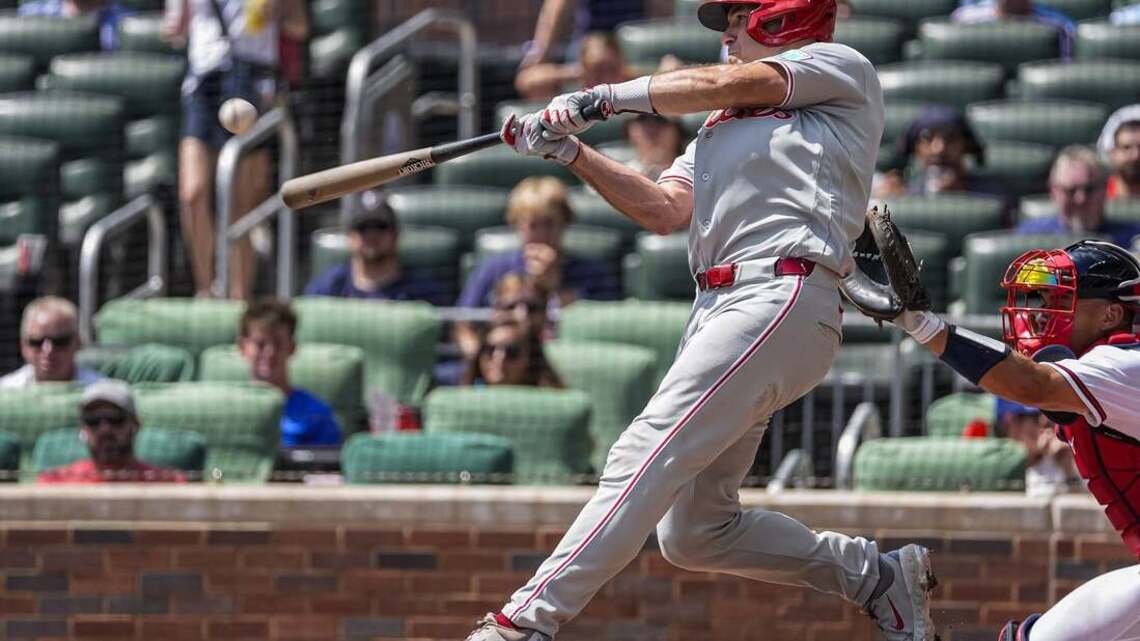 Phillies use seven-run eighth inning to stymie Braves