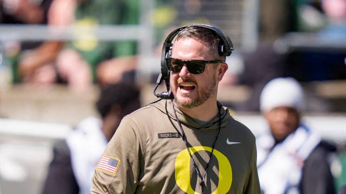  Oregon head coach Dan Lanning walks the field during the Oregon Ducks annual spring game on April 25, 2026 at Autzen Stadium in Eugene, Oregon. | Ben Lonergan/The Register-Guard / USA TODAY NETWORK via Imagn Images 