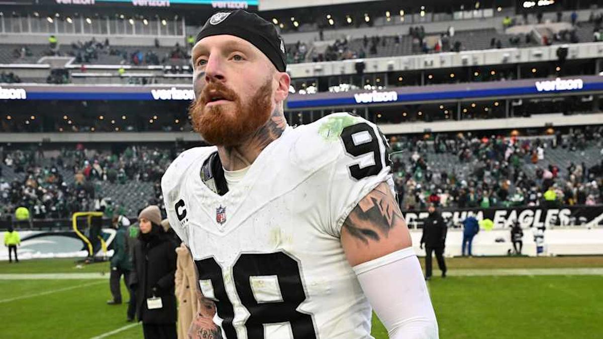  Dec 14, 2025; Philadelphia, Pennsylvania, USA; Las Vegas Raiders defensive end Maxx Crosby (98) on the field after loss to the Philadelphia Eagles at Lincoln Financial Field. Mandatory Credit: Eric Hartline-Imagn Images | Eric Hartline-Imagn Images 