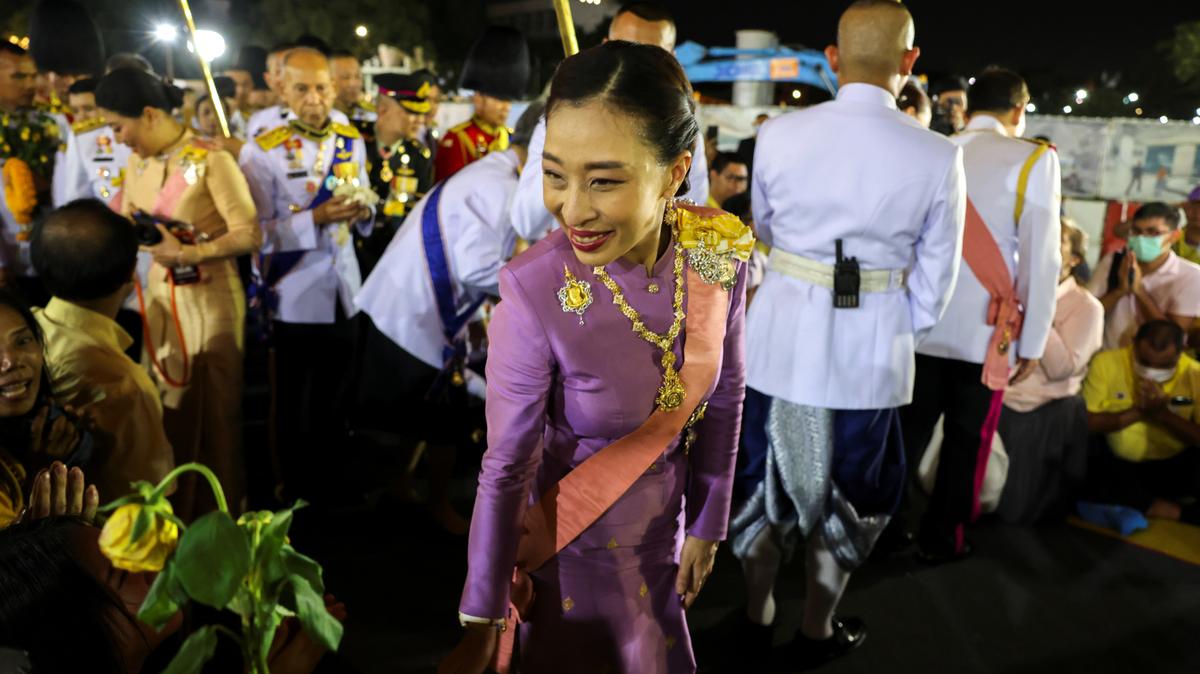 Thailand's Princess Bajrakitiyabha greets her royalists as she leaves a religious ceremony to commemorate the death of King Chulalongkorn, known as King Rama V, at The Grand Palace in Bangkok, Thailand, October 23, 2020. REUTERS/Athit Perawongmetha