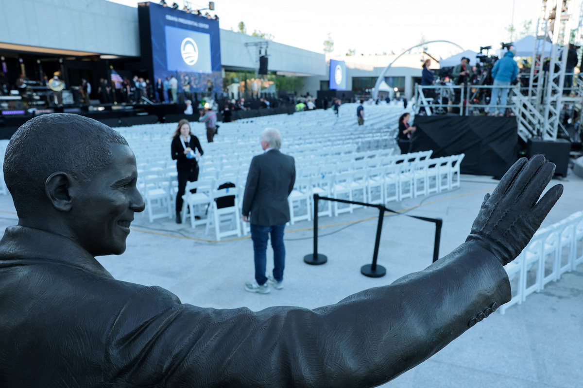 A statue of former U.S. President Barack Obama is seen as workers make final preparations for the dedication ceremony at the Obama Presidential Center Museum, in Chicago, Illinois, U.S., June 18, 2026. REUTERS/Jonathan Ernst