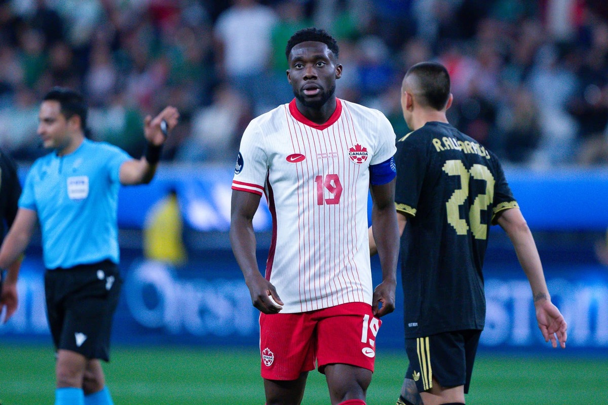  Alphonso Davies looks on during the CONCACAF Nations League semifinal match between Canada and Mexico. Photo by Eliecer Aizprua Banfield/Jam Media/Getty Images