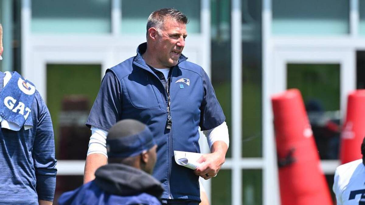  Jun 10, 2026; Foxborough, MA, USA; New England Patriots head coach Mike Vrabel watches over practice during minicamp at Gillette Stadium. Mandatory Credit: Eric Canha-Imagn Images | Eric Canha-Imagn Images 