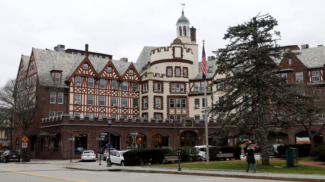 Here are the 10 wealthiest suburbs in America 
