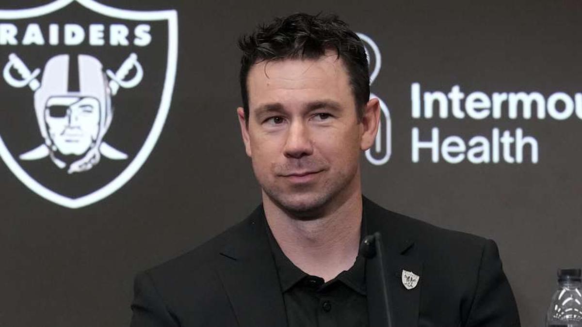  Apr 24, 2026; Henderson, NV, USA; Las Vegas Raiders coach Klint Kubiak at press conference at Intermountain Health Performance Center. Mandatory Credit: Kirby Lee-Imagn Images | Kirby Lee-Imagn Images 