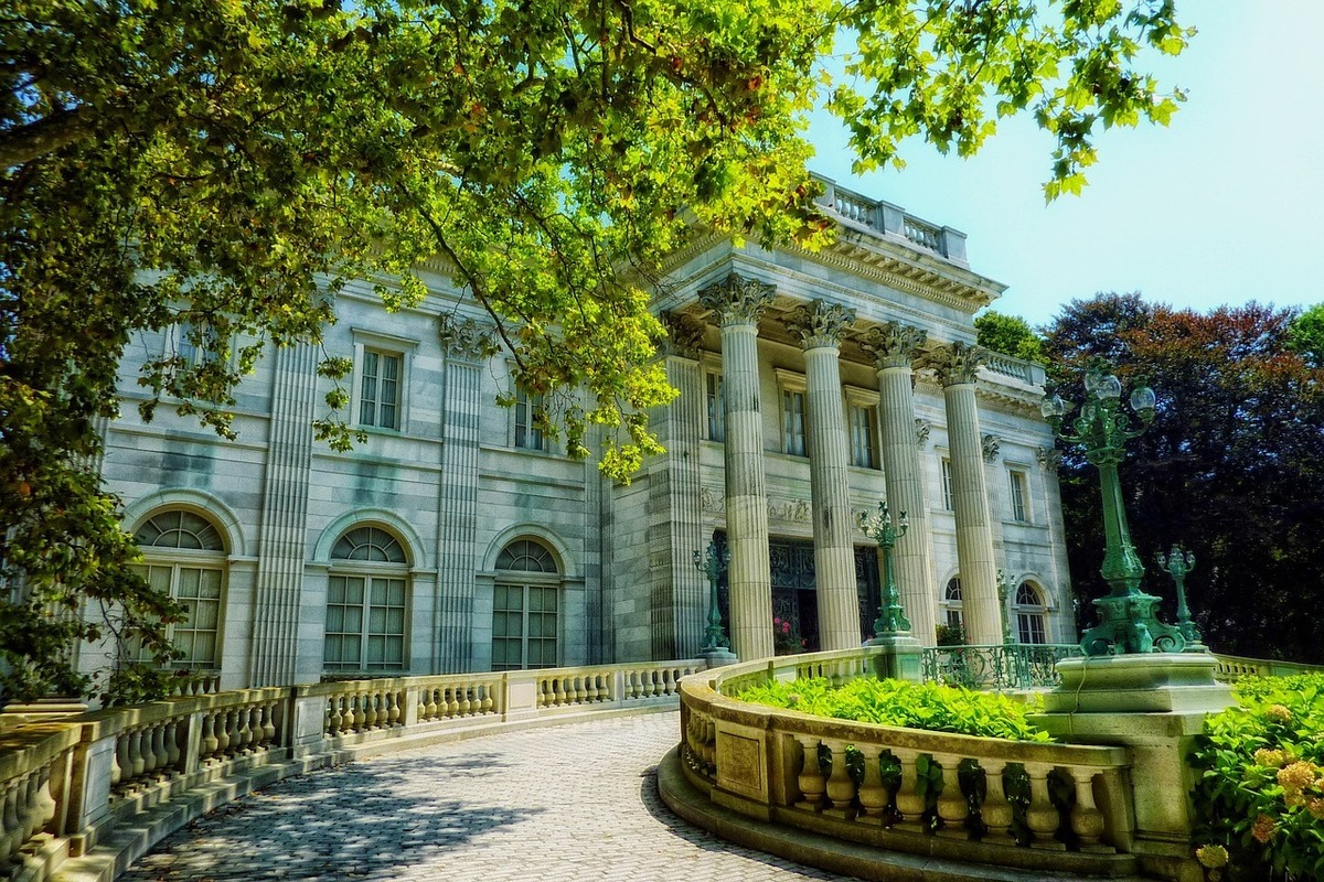  The Marble House in Newport, Rhode Island. Photo credit: David Mark from Pixabay 